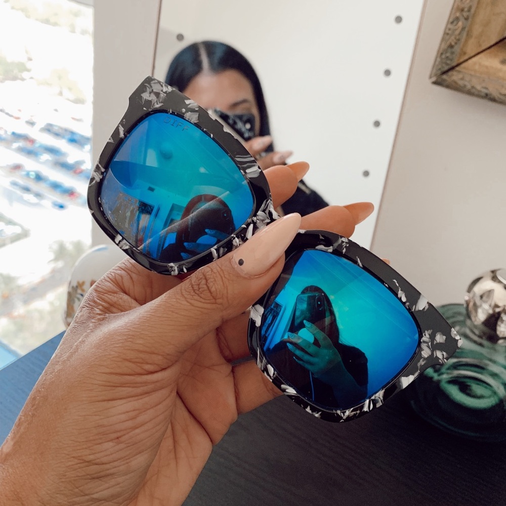 😎MARBLE INSPIRED SUNGLASSES😎